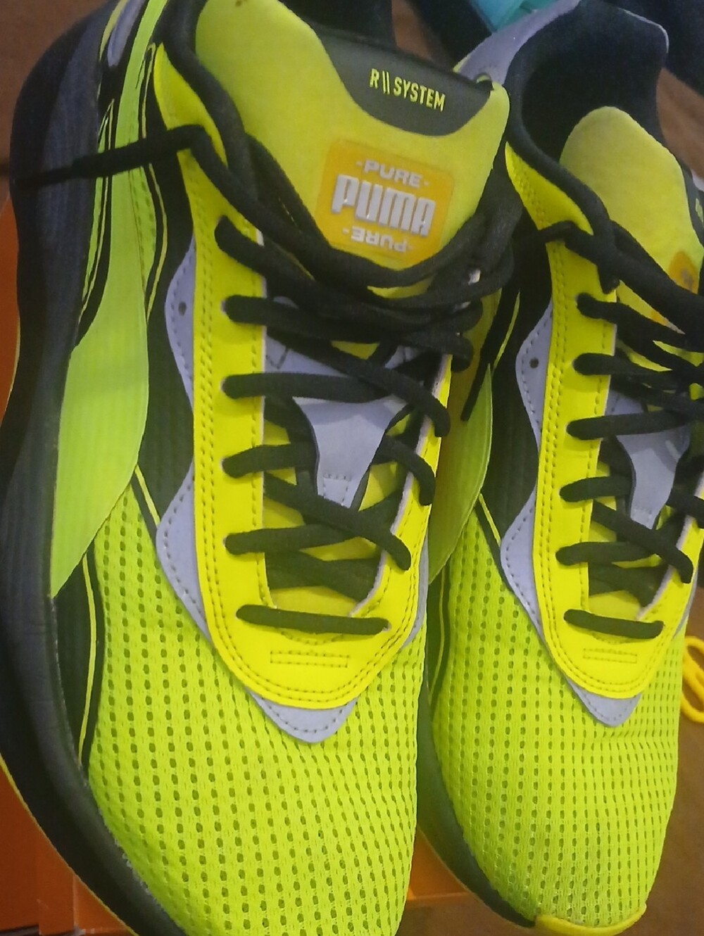 Puma Men’s Lime Green & Black Size 9.5 Sneakers